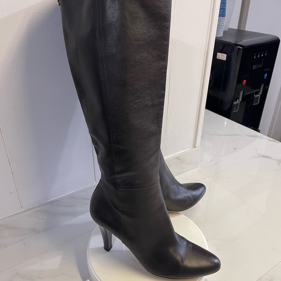 Authentic Gucci dark brown leather boots - Picture 2 of 9